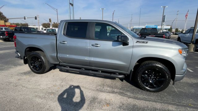 Used 2023 Chevrolet Silverado 1500 RST AWD/4WD image 3