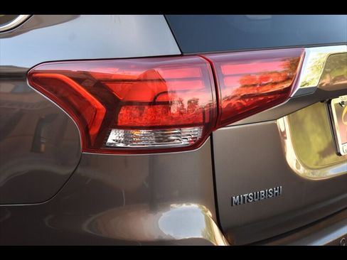 Used 2017 Mitsubishi Outlander SEL image 50