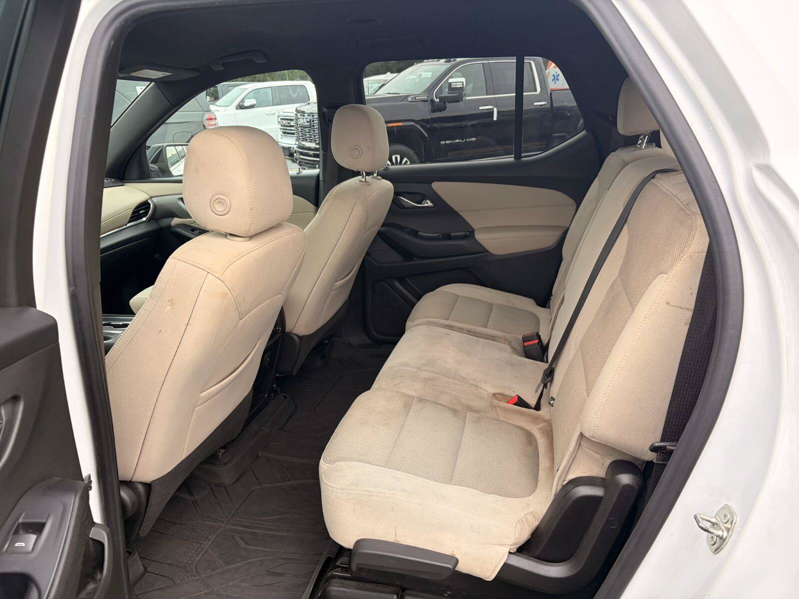 Used 2022 Chevrolet Traverse LS FWD image 18