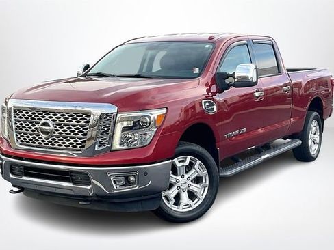 Used 2016 Nissan Titan SL image 2