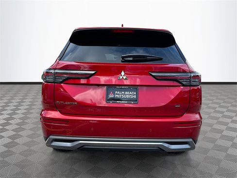 New 2025 Mitsubishi Outlander SE image 6