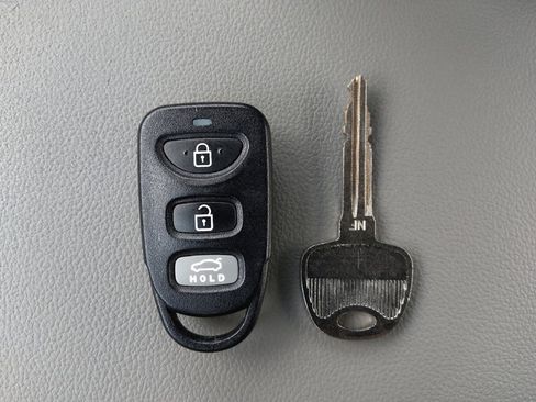 Used 2020 Hyundai Elantra SEL image 32