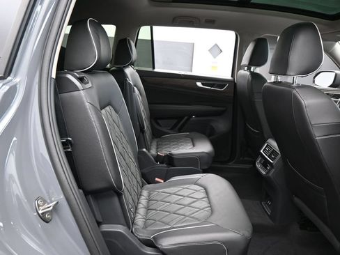 Used 2025 Volkswagen Atlas SEL Premium R-Line AWD/4WD image 44