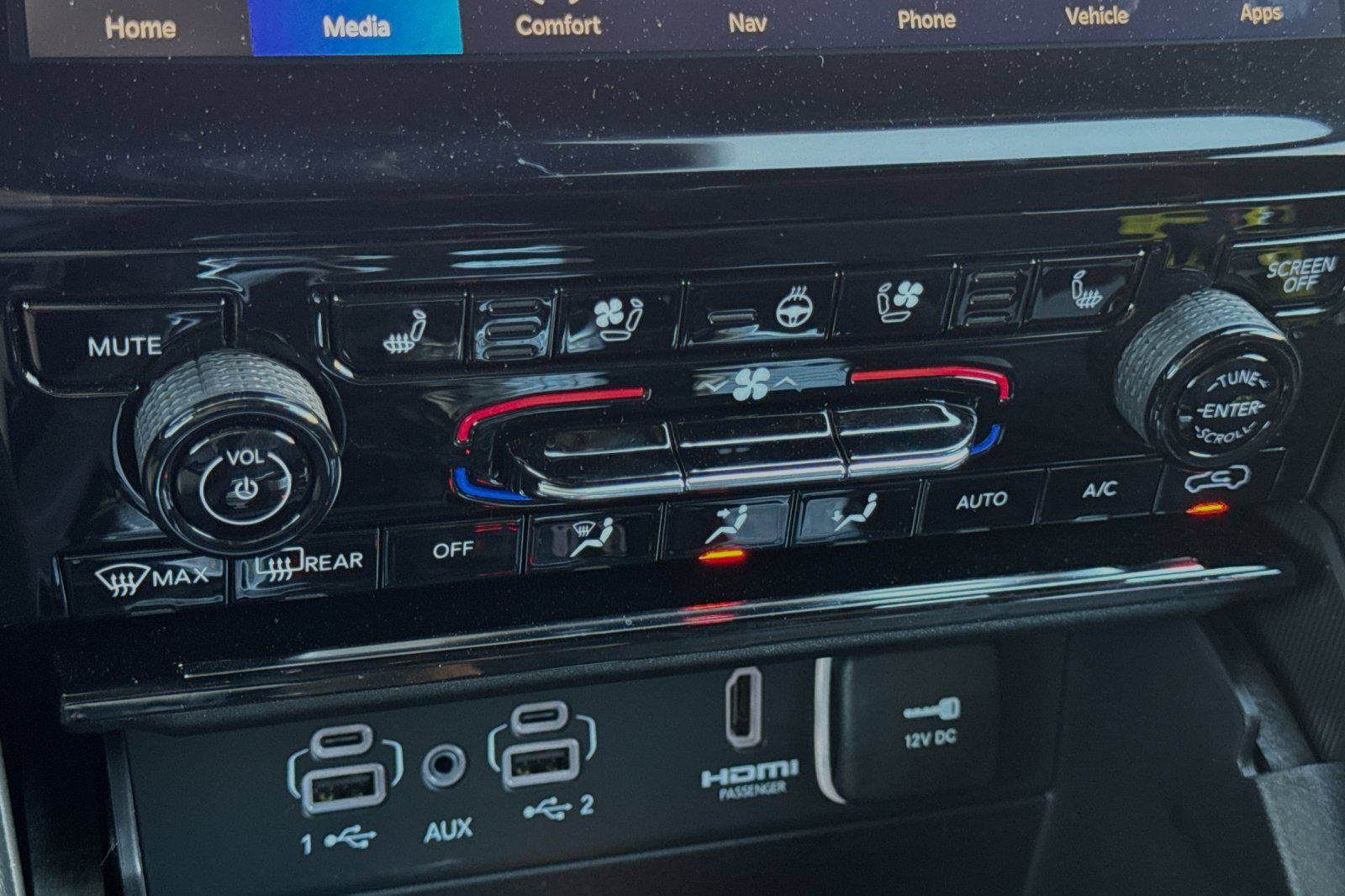 New 2023 Jeep Grand Cherokee Trailhawk w/ Advanced Protech Group II AWD/4WD image 20