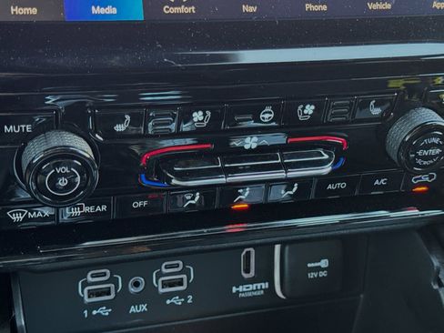 New 2023 Jeep Grand Cherokee Trailhawk w/ Advanced Protech Group II AWD/4WD image 20