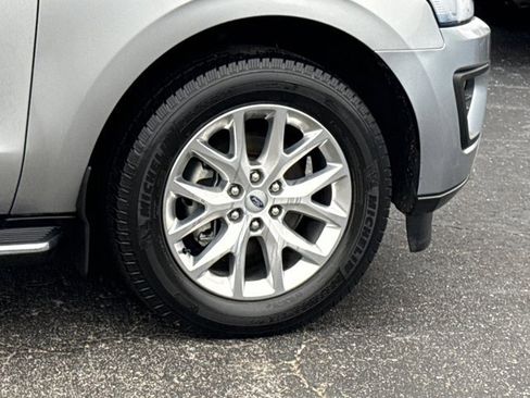 Used 2021 Ford Expedition Max XLT image 5