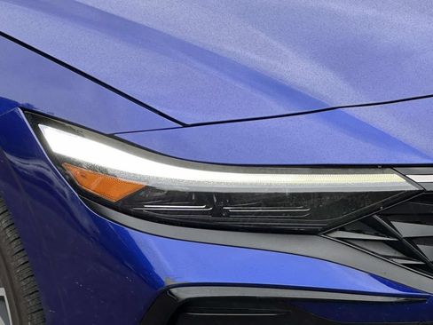 Used 2025 Hyundai Elantra Limited FWD image 11