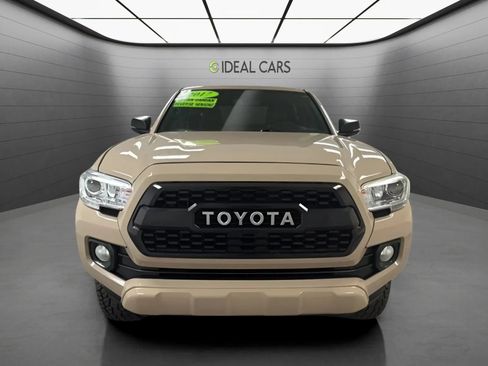 Used 2017 Toyota Tacoma Limited w/ Tow Package RWD image 2