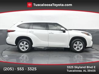 Used 2022 Toyota Highlander L FWD video 1