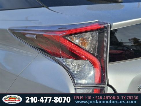 Used 2018 Toyota Prius Three image 9