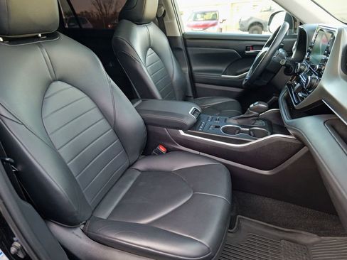 Used 2021 Toyota Highlander XLE image 39