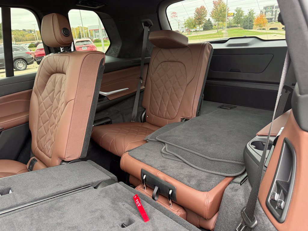 Used 2026 BMW X7 xDrive40i w/ M Sport Package AWD/4WD image 13