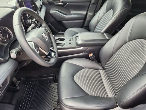 Certified 2024 Toyota Highlander XSE FWD image 13
