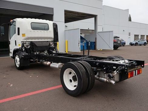 New 2025 Chevrolet Low Cab Forward image 6