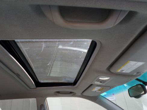 Used 2004 Toyota Highlander Limited image 16