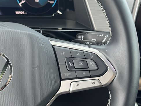 Used 2024 Volkswagen Atlas Cross Sport SE w/ Panoramic Sunroof Package image 22