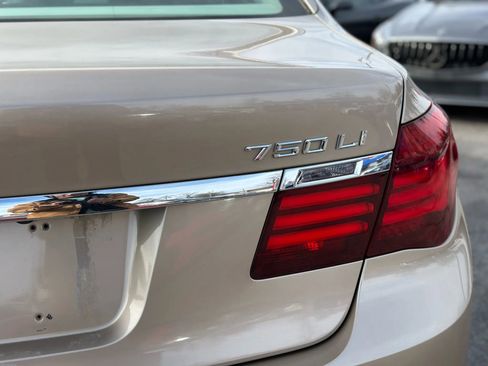 Used 2014 BMW 750Li w/ Executive Package image 8