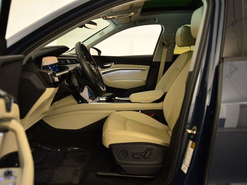 Certified 2022 Audi e-tron Premium Plus w/ Premium Plus Package image 24