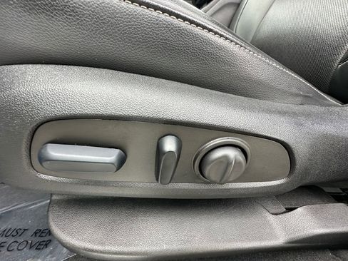 Used 2023 GMC Acadia SLT w/ Preferred Package image 10