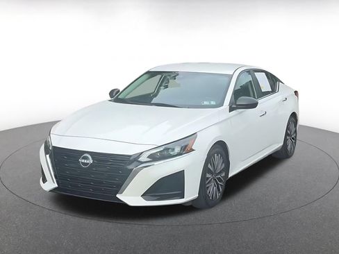 Used 2025 Nissan Altima 2.5 SV FWD image 5