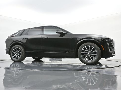 New 2025 Cadillac Lyriq Sport RWD image 21
