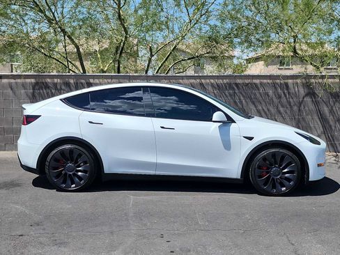 Used 2022 Tesla Model Y Performance AWD/4WD image 9