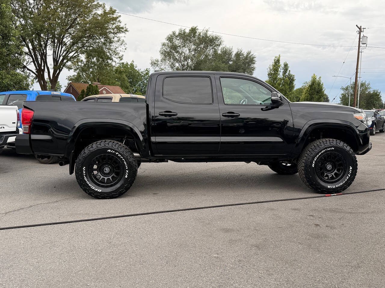 Used 2017 Toyota Tacoma TRD Sport w/ Premium & Technology Package AWD/4WD image 7