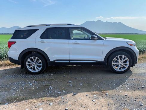 Certified 2023 Ford Explorer Platinum w/ Technology Package AWD/4WD image 7