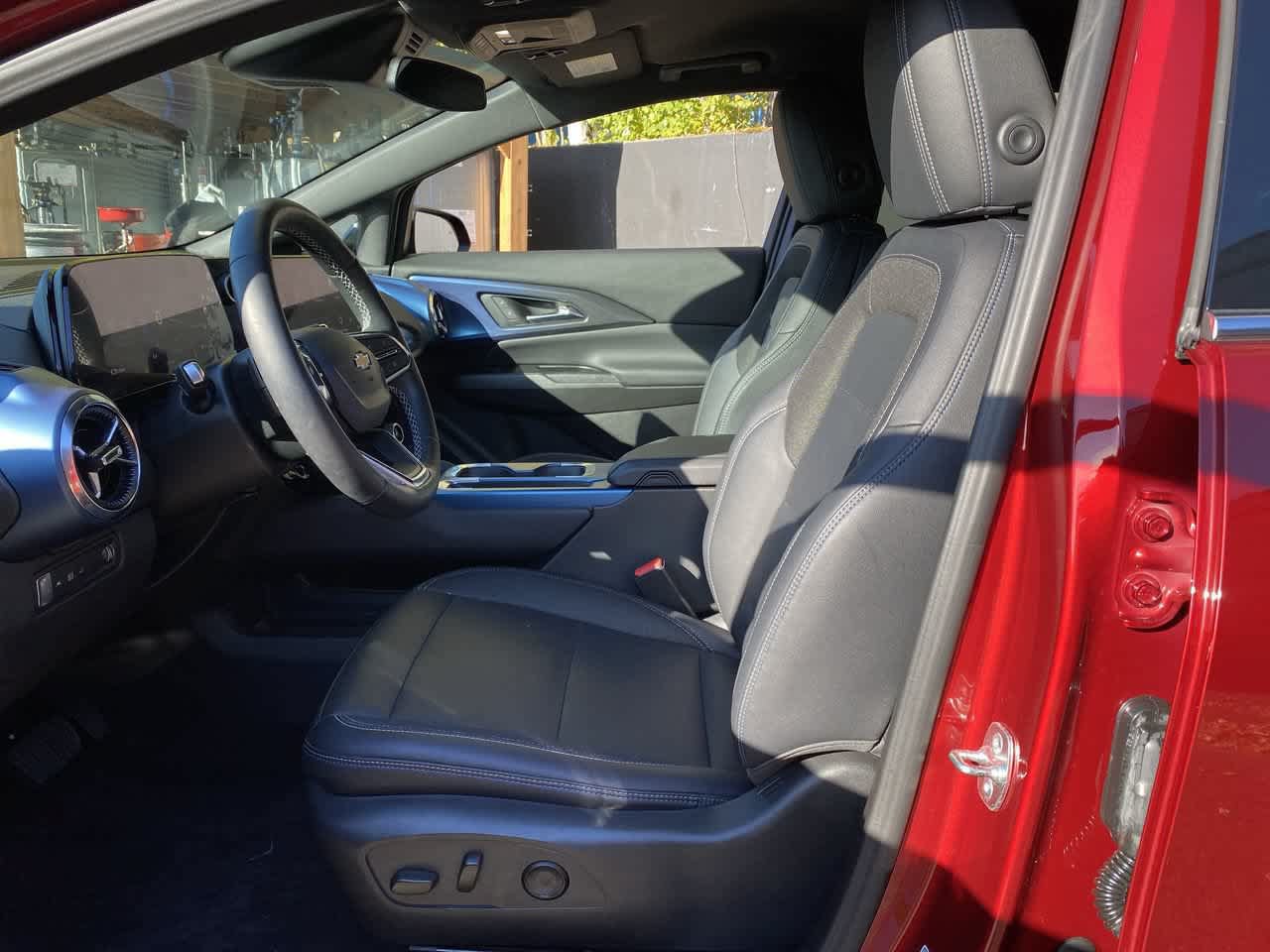 Used 2024 Chevrolet Equinox EV LT w/ LPO, Blackout Package AWD/4WD image 13