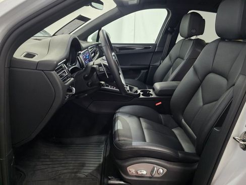 Certified 2025 Porsche Macan image 14