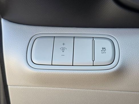 New 2025 Hyundai Venue SEL image 36