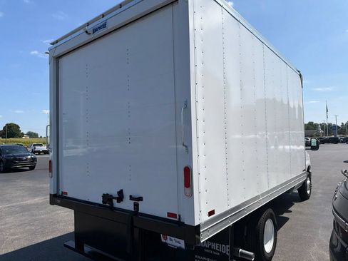 New 2027 Ford E-350 and Econoline 350 Super Duty w/ Power Equipment Group RWD image 5