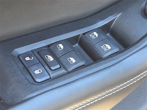 Used 2023 Jeep Grand Cherokee Limited image 17