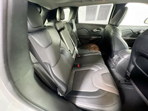 Used 2022 Jeep Cherokee Limited image 26