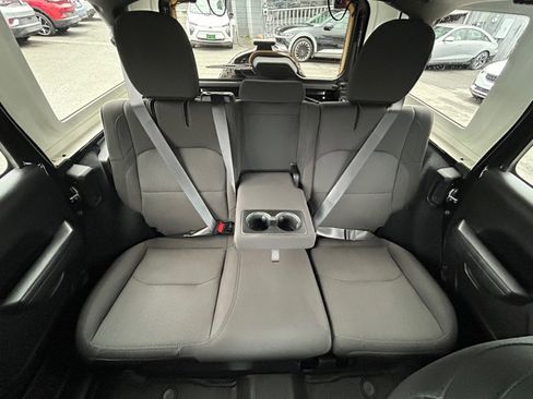 Used 2023 Jeep Wrangler Unlimited w/ Sun & Screen Package image 45