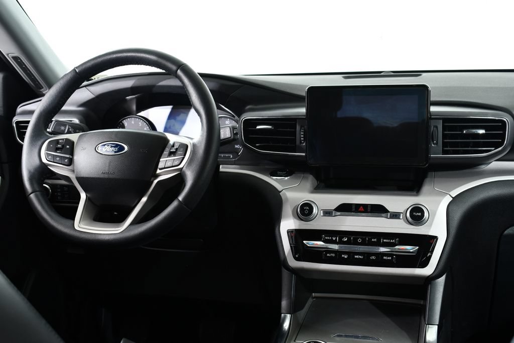 Used 2023 Ford Explorer XLT w/ Equipment Group 202A AWD/4WD image 8