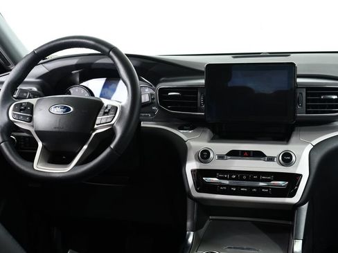 Used 2023 Ford Explorer XLT w/ Equipment Group 202A AWD/4WD image 8