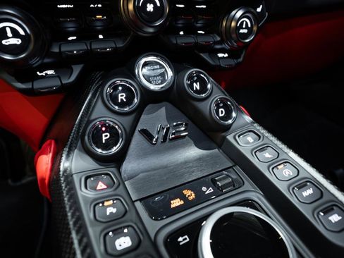Used 2023 Aston Martin V12 Vantage RWD image 18