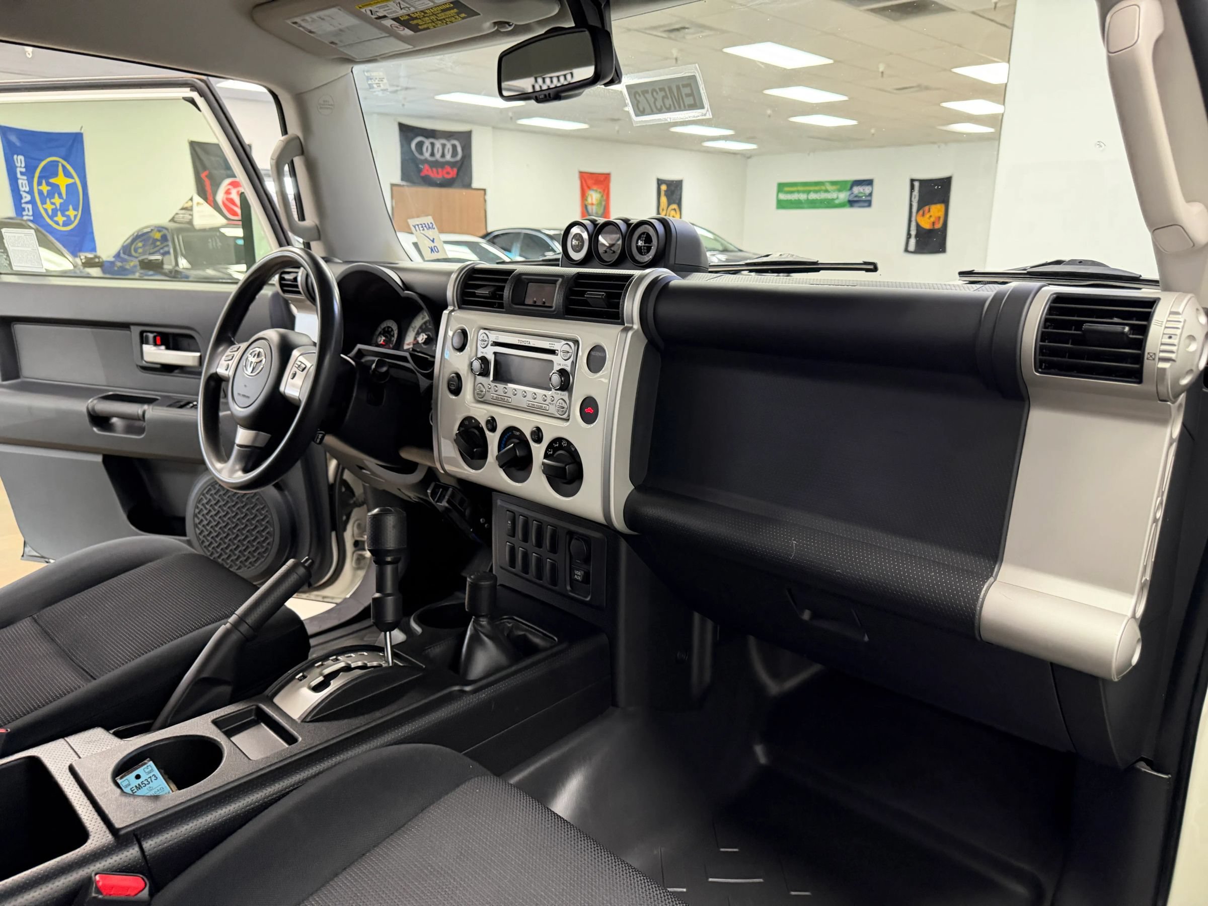 Used 2013 Toyota FJ Cruiser 4WD w/ Convenience Pkg image 25