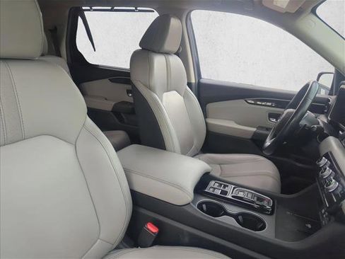 Used 2025 Honda Pilot Touring image 21
