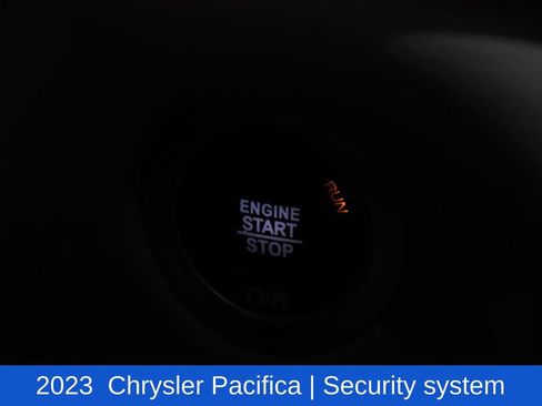Used 2023 Chrysler Pacifica Touring-L FWD image 17