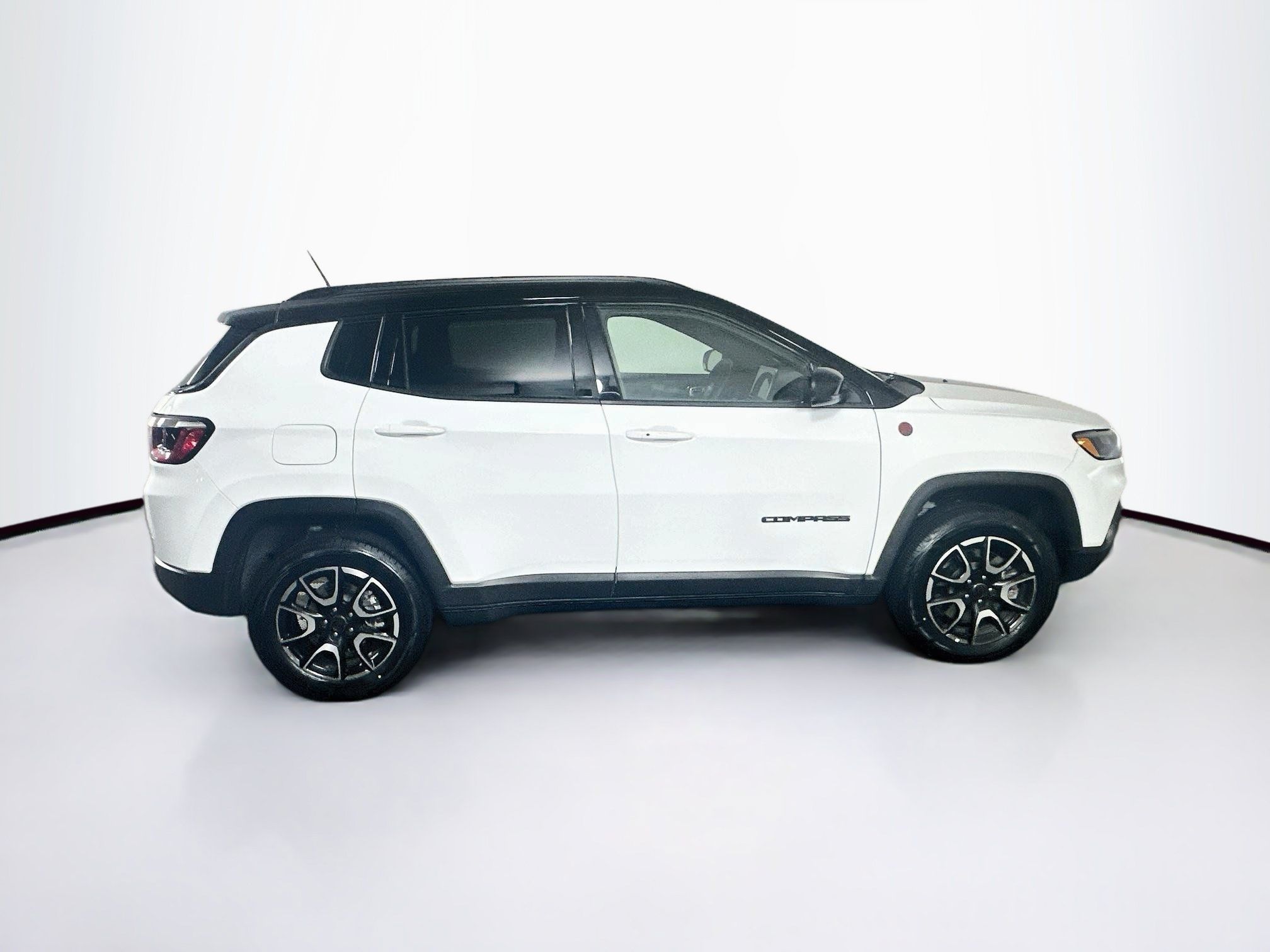 Used 2025 Jeep Compass Trailhawk AWD/4WD image 10