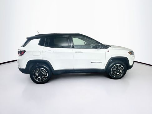 Used 2025 Jeep Compass Trailhawk AWD/4WD image 10