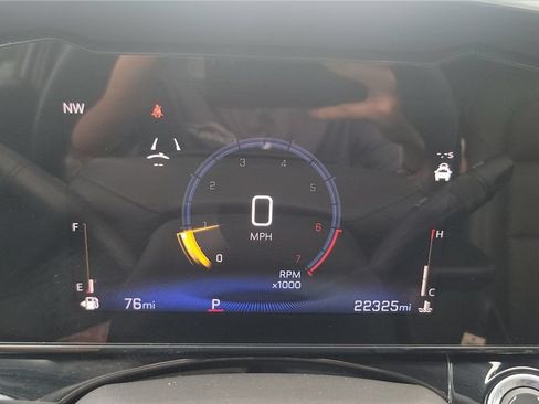 Used 2025 Chevrolet Trax RS w/ Sunroof Package FWD image 22