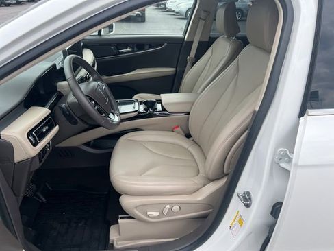 Used 2023 Lincoln Nautilus FWD w/ Premium Package image 14