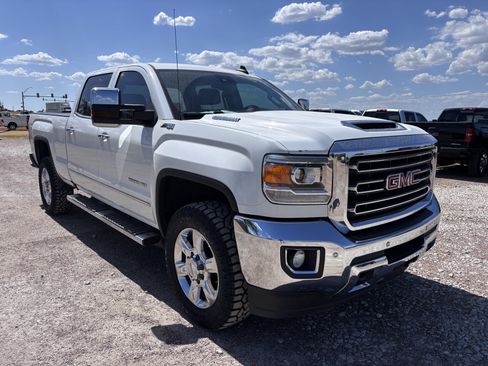 Used 2018 GMC Sierra 2500 SLT w/ Duramax Plus Package AWD/4WD image 8