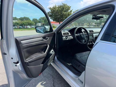 Used 2014 Volkswagen Passat 1.8T Wolfsburg Edition FWD image 9