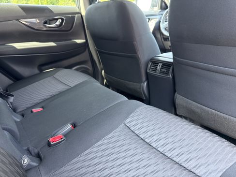 Used 2018 Nissan Rogue SV AWD/4WD image 14