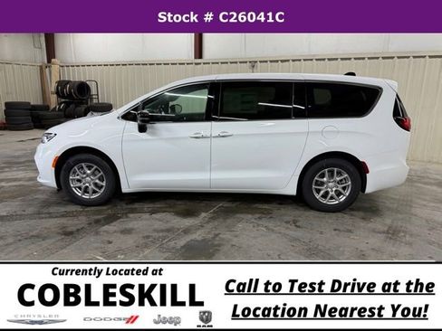 New 2026 Chrysler Pacifica Select image 8