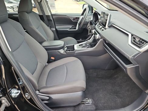 Used 2025 Toyota RAV4 LE image 31
